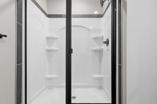 50 Gratton Ests, Clarksville, TN 37043 - bathroom featuring a shower stall