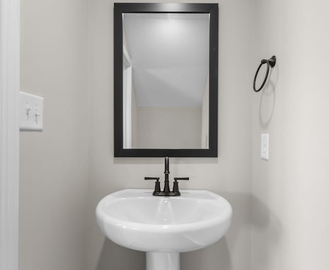 50 Gratton Ests, Clarksville, TN 37043 - bathroom featuring a sink