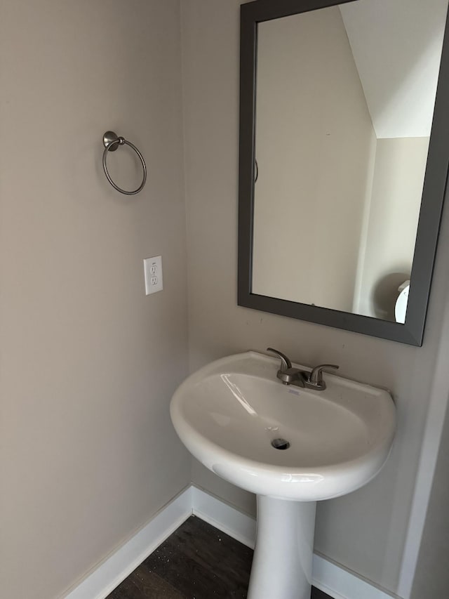 170 Cardinal Crk, Clarksville, TN 37040 - bathroom with baseboards