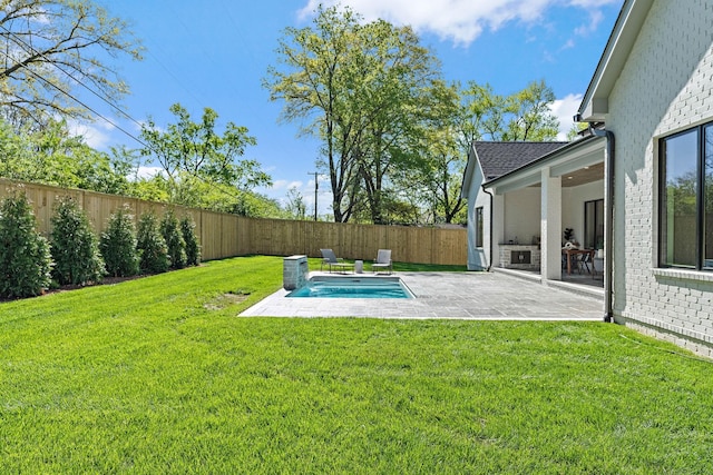 view of yard featuring a fenced backyard and a patio area