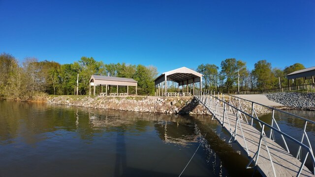 2631 Hardin Bottom River Rd, Clifton, TN 38425