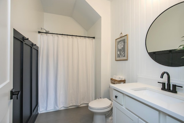 full bath with a shower with curtain, vanity, and toilet