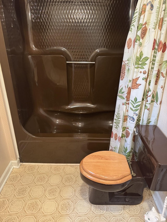 room details featuring tile patterned floors and baseboards