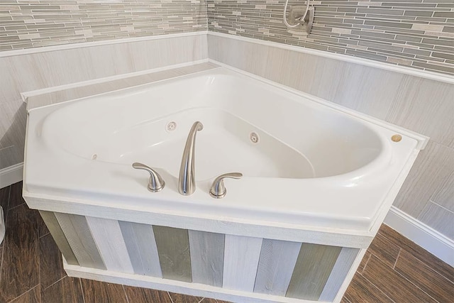 4712 Miners Cv, Antioch, TN 37013 - bathroom featuring a whirlpool tub