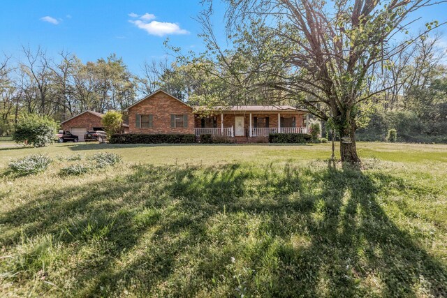 4801 Old Shelbyville Rd, Tullahoma, TN 37388 - ranch-style home featuring brick siding, a porch, and a front yard