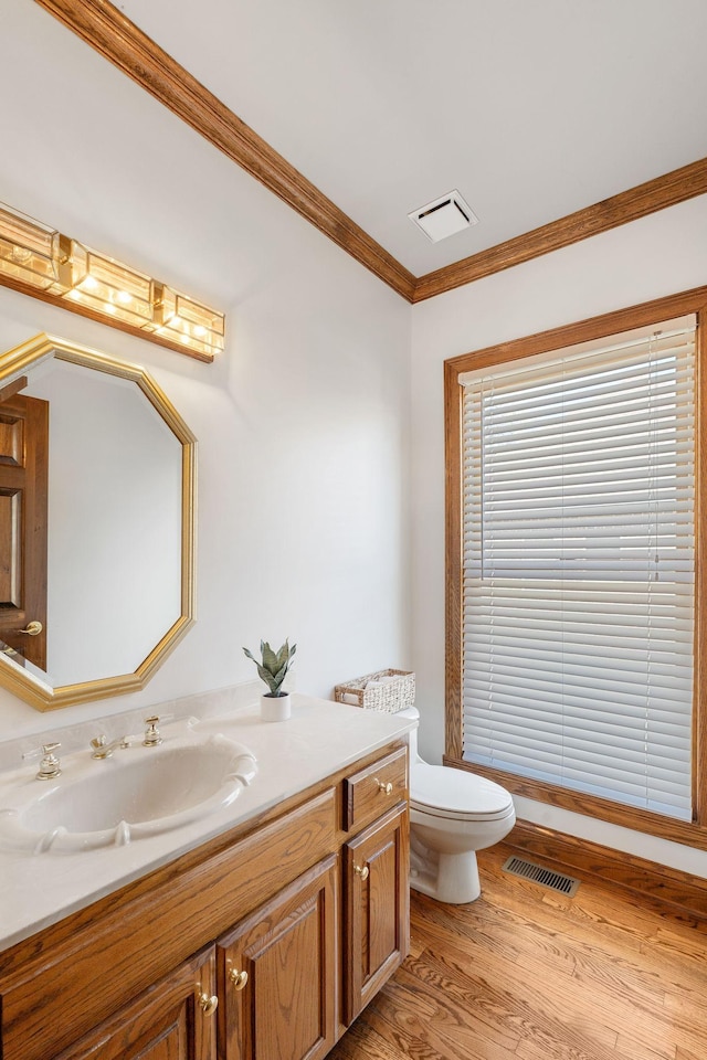 101 Christina Ct, Goodlettsville, TN 37072 - bathroom with visible vents, crown molding, toilet, and wood finished floors