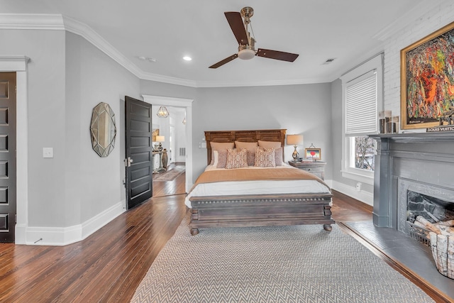 bedroom featuring hardwood / wood-style floors, baseboards, visible vents, and crown molding
