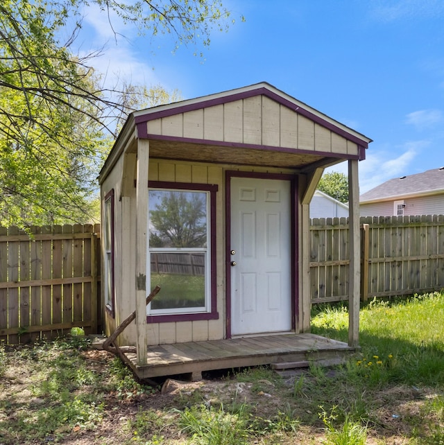 438 Pacific Ave, Oak Grove, KY 42262 - view of outbuilding featuring fence and an outdoor structure