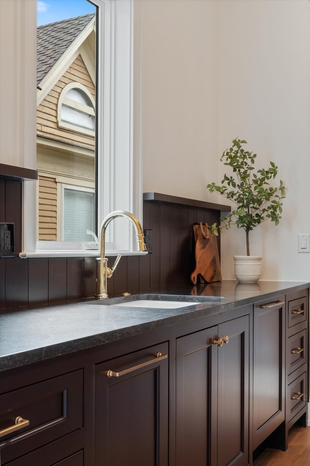 2109 10th Ave S, Nashville, TN 37204 - room details featuring a sink