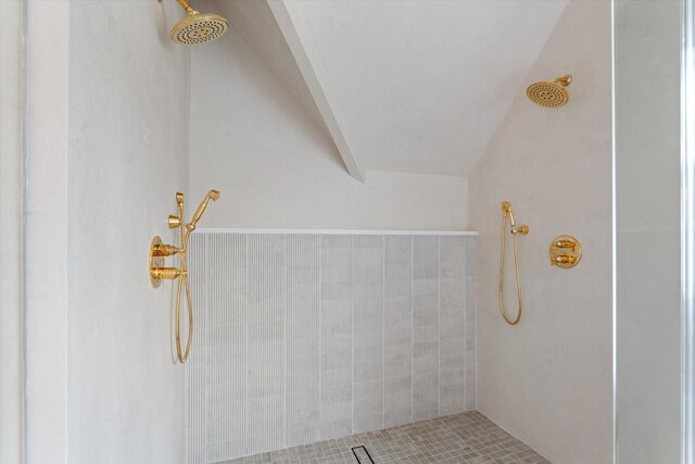 2109 10th Ave S, Nashville, TN 37204 - bathroom featuring a tile shower