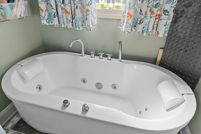 134 Joe Blanton Rd, Woodbury, TN 37190 - full bath featuring a whirlpool tub