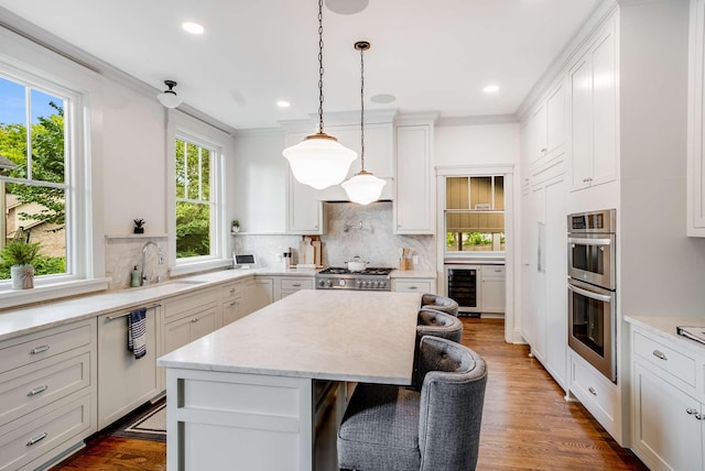 931 Caldwell Ln, Nashville, TN 37204 - kitchen featuring backsplash, a sink, beverage cooler, and a kitchen island