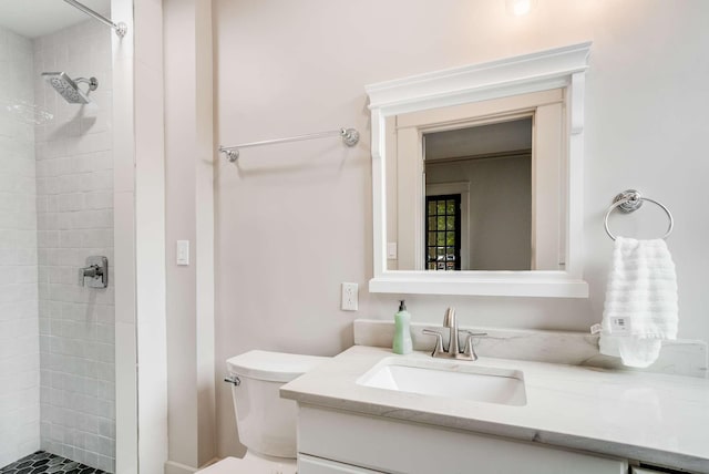 931 Caldwell Ln, Nashville, TN 37204 - bathroom featuring tiled shower, vanity, and toilet