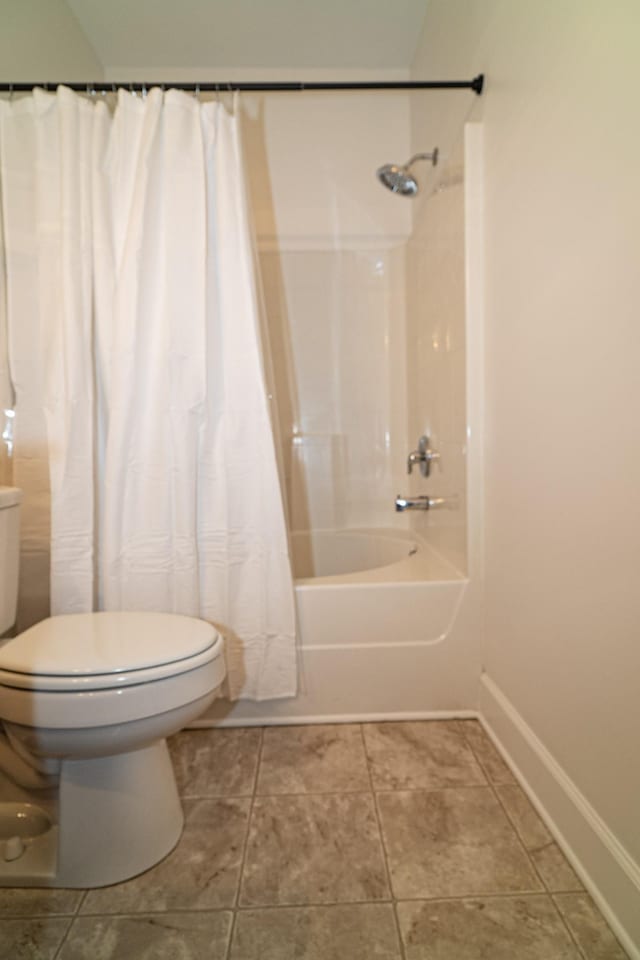 8047 Bienville Dr Unit X6, Nashville, TN 37211 - full bath featuring toilet, shower / bath combo with shower curtain, and baseboards