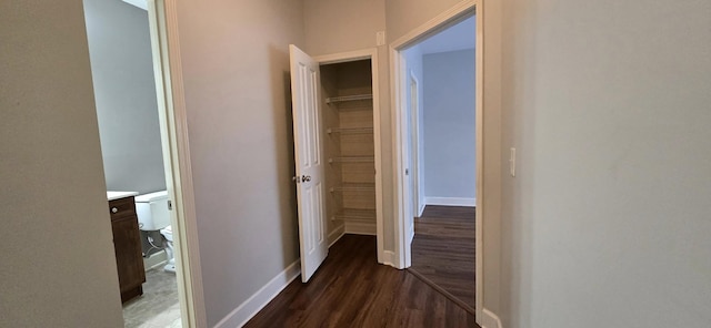 8047 Bienville Dr Unit X6, Nashville, TN 37211 - hallway featuring wood finished floors and baseboards
