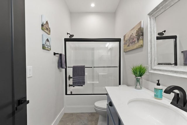 full bathroom with baseboards, toilet, enclosed tub / shower combo, recessed lighting, and vanity