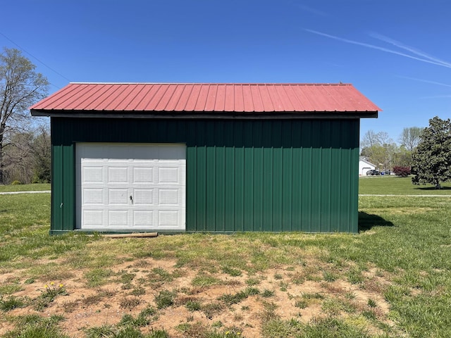 view of detached garage