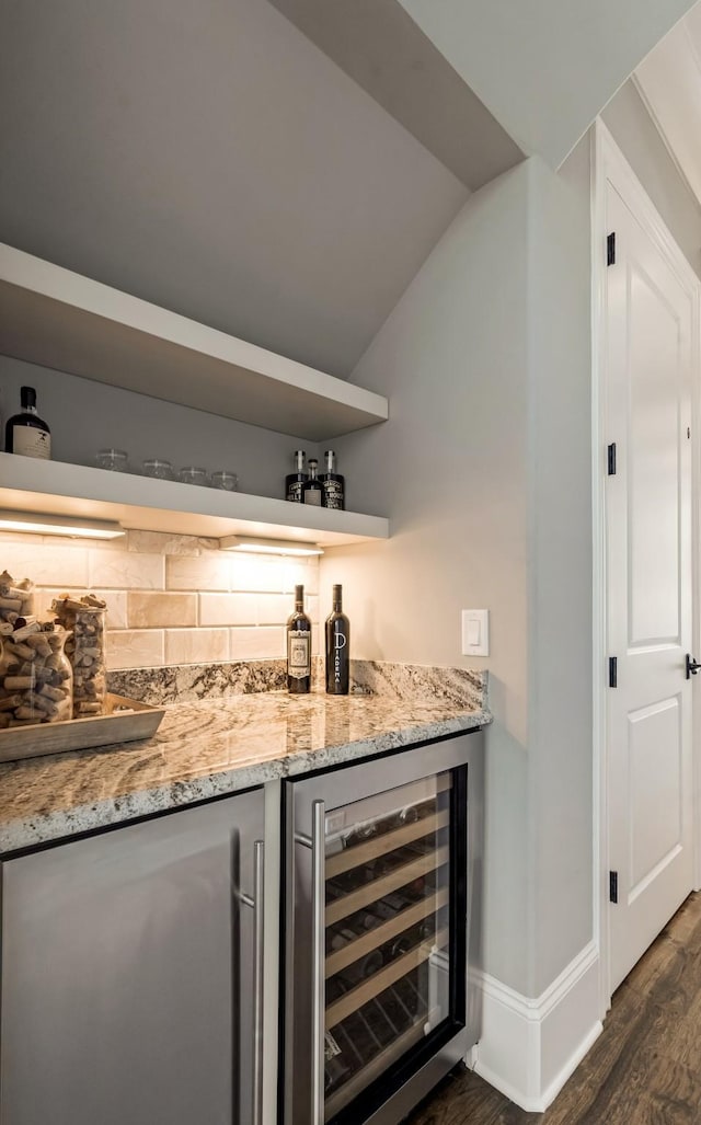 700 Pendragon Ct, Franklin, TN 37067 - bar featuring tasteful backsplash, a bar, dark wood finished floors, vaulted ceiling, and beverage cooler
