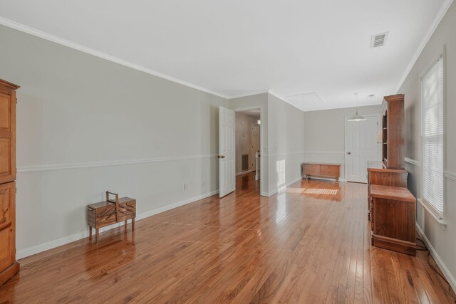 125 Sunnyside Ln, Columbia, TN 38401 - interior space featuring light wood-type flooring, baseboards, visible vents, and ornamental molding