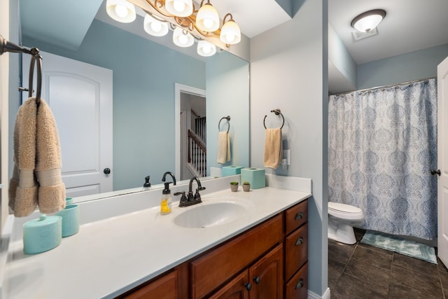 full bath with toilet, vanity, a shower with shower curtain, and an inviting chandelier