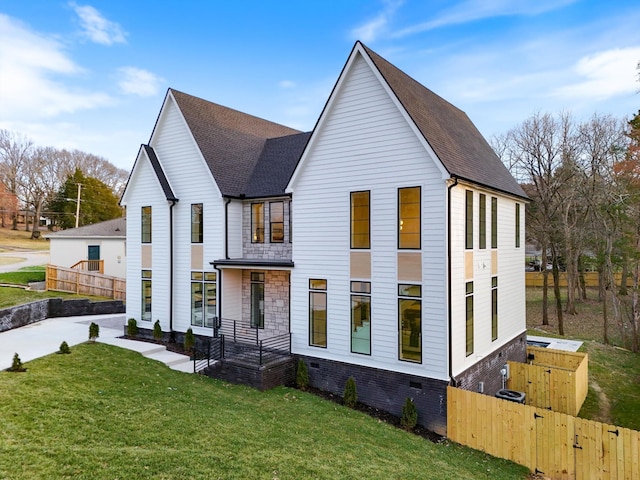 819 Davidson Dr, Nashville, TN 37205 - view of front of property with roof with shingles, fence, and a front lawn