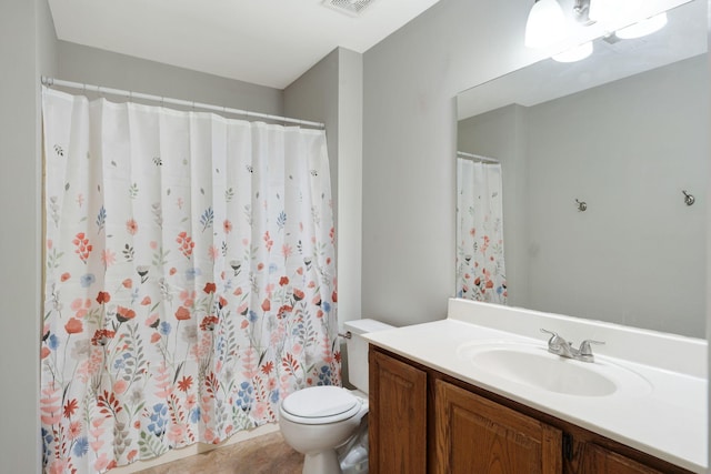 1719 Wynnewood Dr, Chapmansboro, TN 37035 - bathroom with toilet, vanity, and a shower with curtain