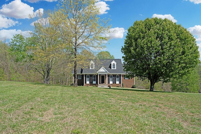 1719 Wynnewood Dr, Chapmansboro, TN 37035 - new england style home featuring brick siding and a front yard