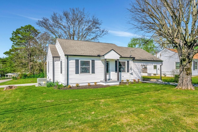701 Santa Fe Pike, Columbia, TN 38401 - view of front facade featuring a front yard, a shingled roof, and cooling unit
