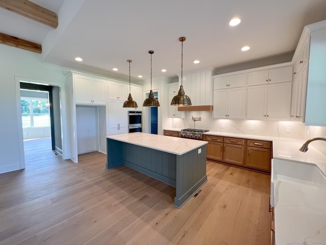 kitchen featuring light wood-style flooring, recessed lighting, range, and a kitchen island