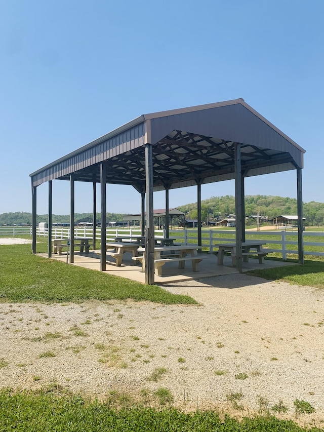 1189 River Front Dr, Clifton, TN 38425