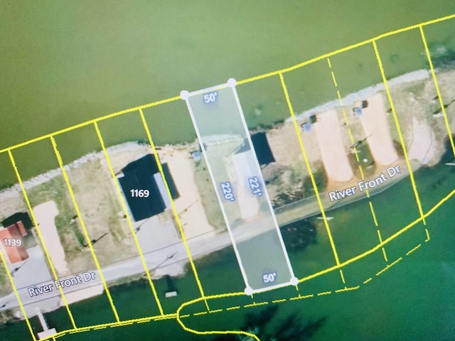 1189 River Front Dr, Clifton, TN 38425