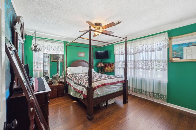 124 Timber Trail Dr, Lebanon, TN 37090 - bedroom featuring wood finished floors and a textured ceiling