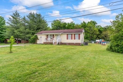 view of front of home with a front lawn