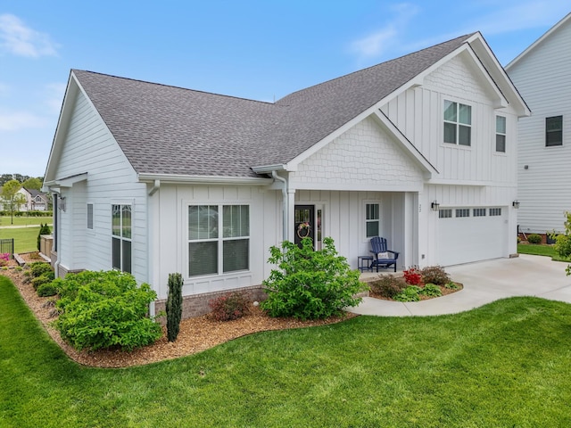 22 Flip Flop Ct, Winchester, TN 37398 - modern inspired farmhouse featuring board and batten siding, an attached garage, a shingled roof, and a front yard