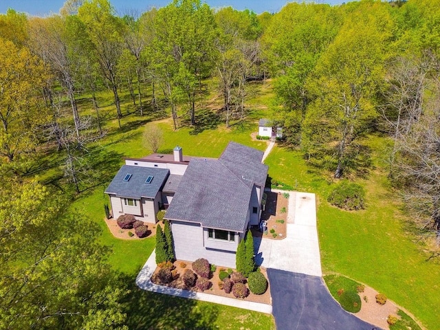 bird's eye view featuring a wooded view