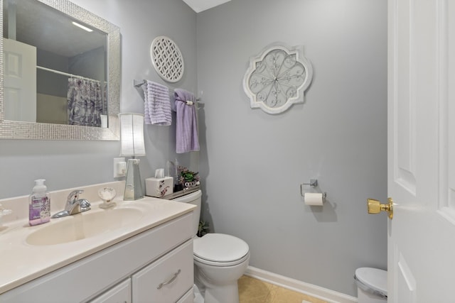 bathroom featuring baseboards, a shower with shower curtain, toilet, vanity, and tile patterned floors