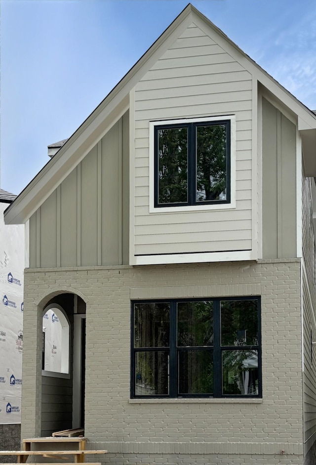 6103A Pennsylvania Ave, Nashville, TN 37209 - view of front facade with board and batten siding and brick siding