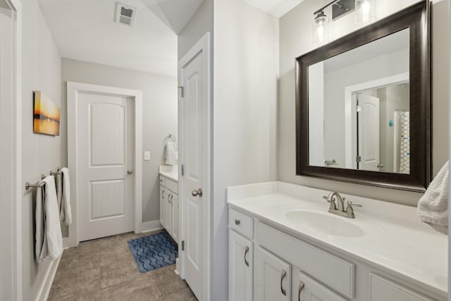 7025 Headwaters Dr, Franklin, TN 37064 - full bathroom with vanity, baseboards, and visible vents