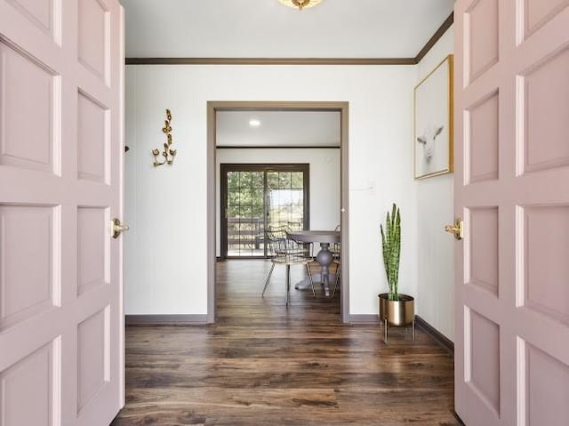 entrance foyer with dark wood-style flooring, baseboards, and crown molding
