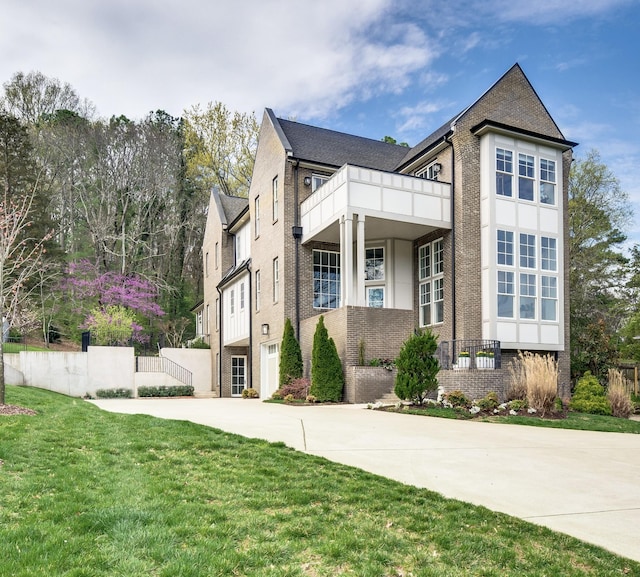 113 Cheekwood Ter, Nashville, TN 37205 - view of front of home featuring brick siding, a front lawn, and a balcony