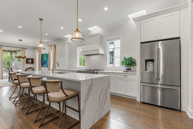 113 Cheekwood Ter, Nashville, TN 37205 - kitchen featuring tasteful backsplash, custom range hood, a sink, stainless steel refrigerator with ice dispenser, and a kitchen island with sink
