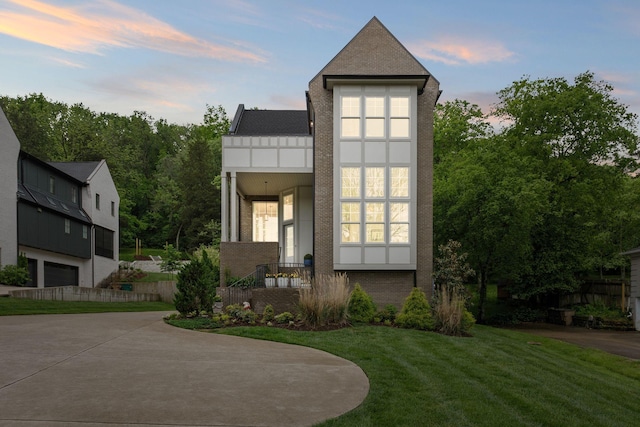 113 Cheekwood Ter, Nashville, TN 37205 - contemporary home with brick siding and a front yard