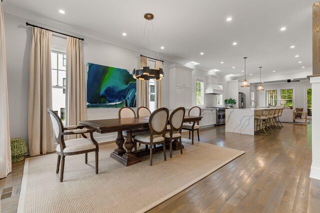 113 Cheekwood Ter, Nashville, TN 37205 - dining area with a chandelier, recessed lighting, wood finished floors, and crown molding