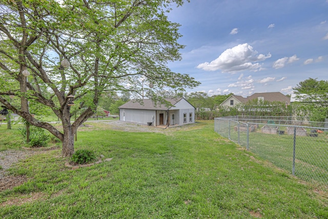 109 Spring Valley Ct, Cross Plains, TN 37049 - view of yard featuring a detached garage and fence