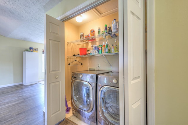 109 Spring Valley Ct, Cross Plains, TN 37049 - clothes washing area featuring laundry area, wood finished floors, washing machine and clothes dryer, baseboards, and a textured ceiling