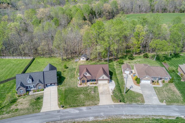 birds eye view of property featuring a forest view