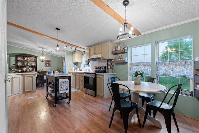dining area featuring crown molding, light wood-style flooring, a chandelier, and a textured ceiling