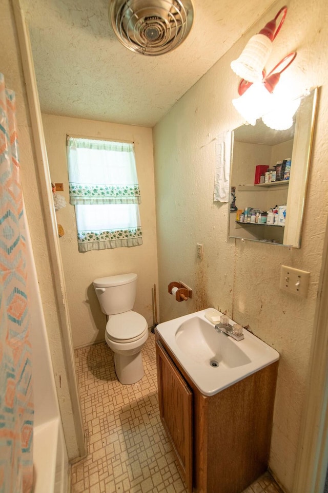 176 Water Ln NW, Charleston, TN 37310 - bathroom featuring a textured ceiling, vanity, visible vents, toilet, and a shower with shower curtain