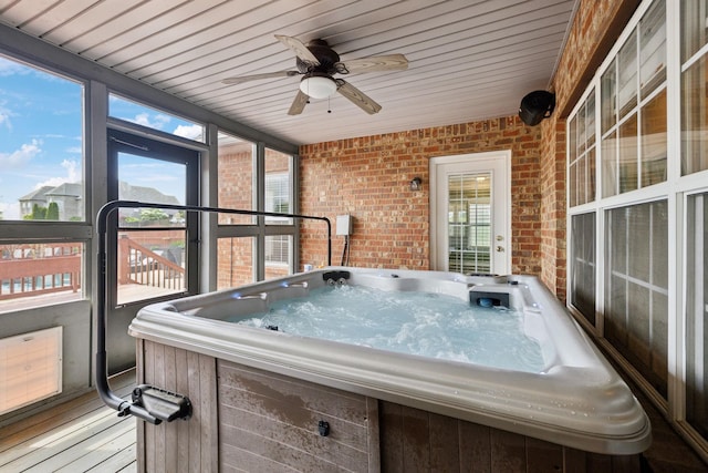 sunroom / solarium featuring a jacuzzi and a ceiling fan