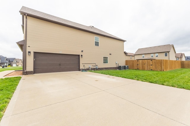 133 Kildeer Dr, Clarksville, TN 37040 - view of home's exterior with a garage, fence, and a lawn
